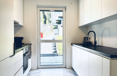 Breitenfurth bei Wien Apartment | Quiet Luxury 5BR & 1LR Villa w/Garden & Terrace