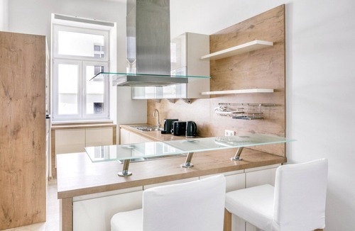 Wieden Apartment | Renovated Wieden 2BR in Historic Building, near HBF, by Blueground