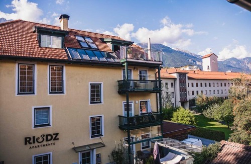 Innsbruck Apartment | Riedz Apartments Innsbruck- Zentrales Apartmenthaus mit grüner Oase