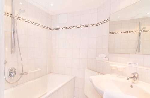 Mittelberg Apartment | Single Standard - Half Board - Hotel Alte Krone Superior