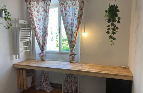 City Centre Salzburg Hostel | SISHAUS - Private Room Rental