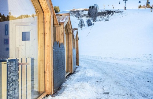 Kolling Apartment | Ski-in, ski-out in Alpine style and sauna