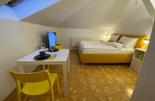 Baden Apartment | Small but Charming-Yellow Appartement
