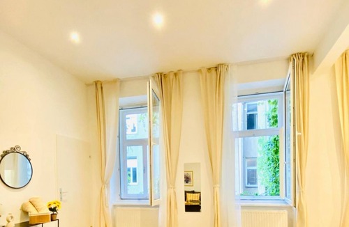 Rudolfsheim-Funfhaus Apartment | Spacious 2BR Apart – 7 Min from Westbahnhof