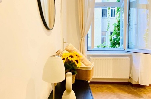 Rudolfsheim-Funfhaus Apartment | Spacious 2BR Apart – 7 Min from Westbahnhof