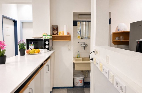 Margareten Apartment | Spacious 3-Bedroom Apartment Near Rennweg Station