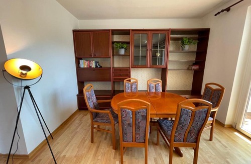 Klagenfurt am Woerthersee Apartment | Spacious 3bd top floor flat close to lake (103m²)
