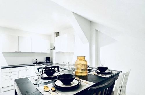 Liesing Apartment | Spacious 5BR Apartment Near Liesing