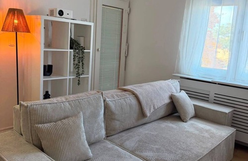Mannswoerth Apartment | Spacious Apartment Near Vienna Schwechat Airport I Parking & 2 Bedrooms