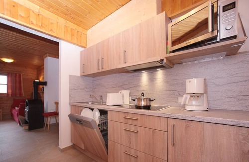Hochkrimml Apartment | Staudi's ski hut Top7 in hut style directly on the piste Wood-burning stove
