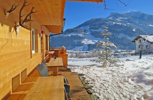 Hippach House | Stunning private villa for 20 people with WIFI, TV and terrace