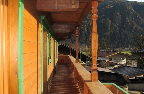 Burgstall Villa | Stunning villa for 14 people with WIFI, TV and balcony