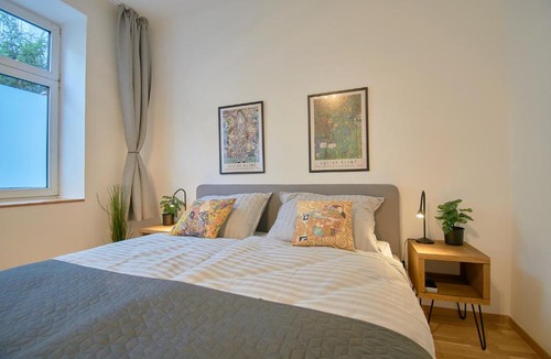 Rudolfsheim-Funfhaus Apartment | Stylish 2-Bedroom Apartment - AC in Master Bedroom - Self Check-in