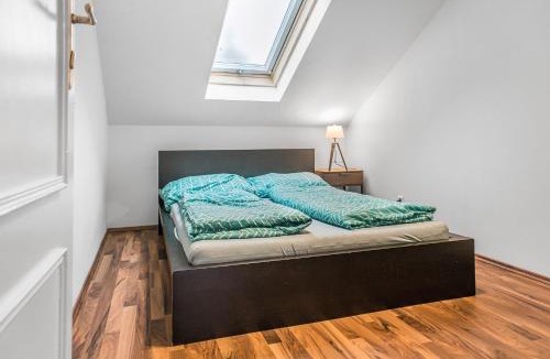 Favoriten Apartment | Stylish 2BR Apt With Balcony in City Center