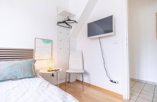 Favoriten Apartment | Stylish 3BR Apt W/Balcony | City Center