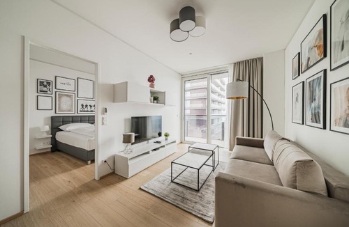 Erdberg Apartment | Stylish Apartment with Balcony and Pool