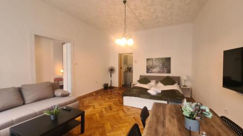 Landstrasse Apartment | Stylish Multi Apt Perfect for Group Stays