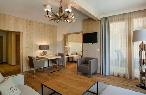 Fladnitz an der Teichalm House | Suite with sauna - Almwellness Hotel Pierer
