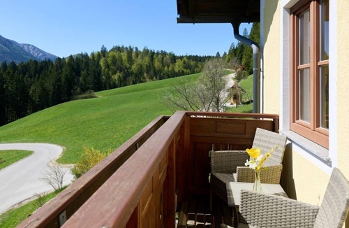 Lunz am See Apartment | Sunny apartment 1 with balcony and views of the garden and mountains