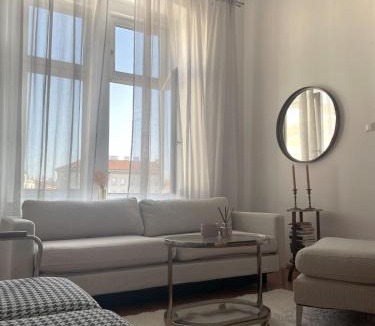 Yppenplatz Apartment | Sunny Apartment on Yppenplatz near City Center