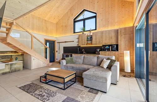 Pischelsdorf am Engelbach House | Tiny House with Private Terrace, Garden, and Wi-Fi