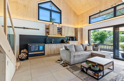 Pischelsdorf am Engelbach House | Tiny House with Private Terrace, Garden, and Wi-Fi