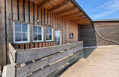 Atzesberg House | Tiny Home 'Ameisberger Haus' with Mountain View, Private Terrace, and Wi-Fi