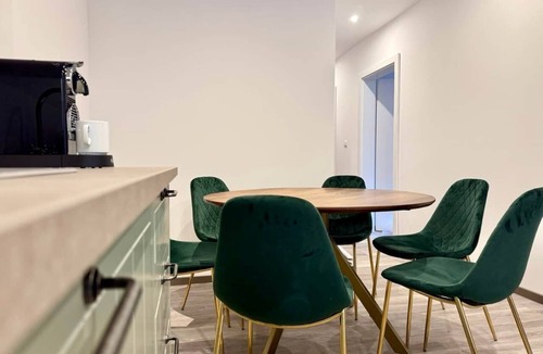 Gruenau im Almtal Apartment | Treehouse - Top 1 | directly on the ski slope | bathtub | terrace