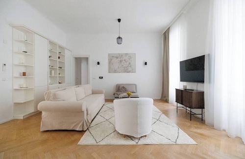 Weißgerber Apartment | Ultra Spacious 3-Bedroom 3-Bath Steps from Vienna's Historic Heart