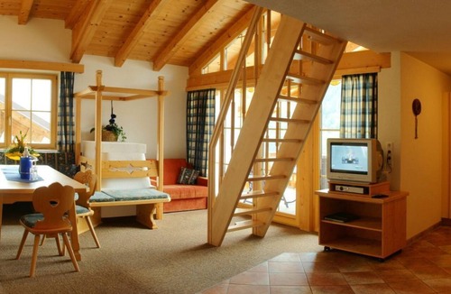 Jerzens House | Vacation apartment Adlerhorst - Landhaus Raich