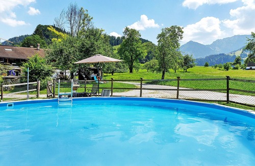 Rettenschoess House | Vacation Home for 9 Guests, 200 m², with Balcony and Wi-Fi
