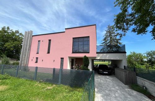 Haslau-Maria Ellend Apartment | Villa Rose close to Vienna & Airport