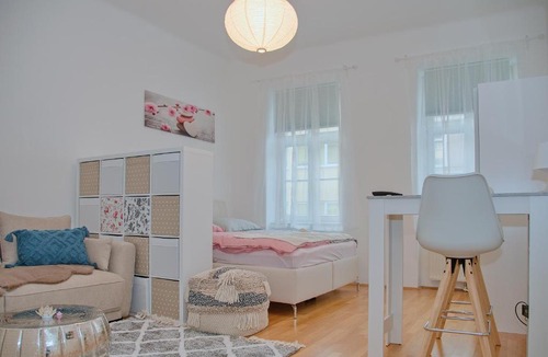 Josefstadt Apartment | White Lotus Apartment