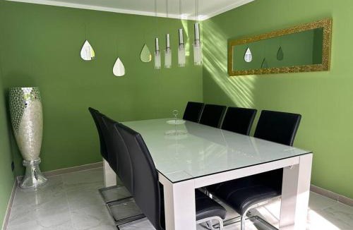 Parndorf House | Worker House with Garden & Parking near Solarfields