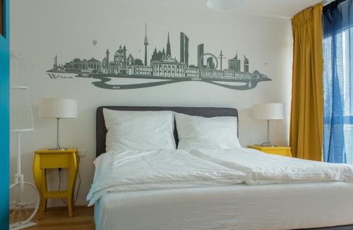 Donaustadt Apartment | Yellow Flower Apartment with Pool - 5 min to Lake