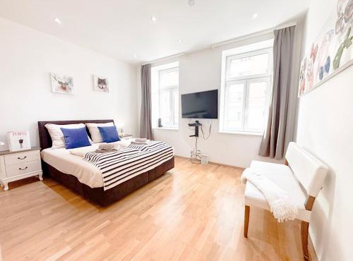 3 Bedrooms, near Hauptbahnhof, 8 People, Kitchen