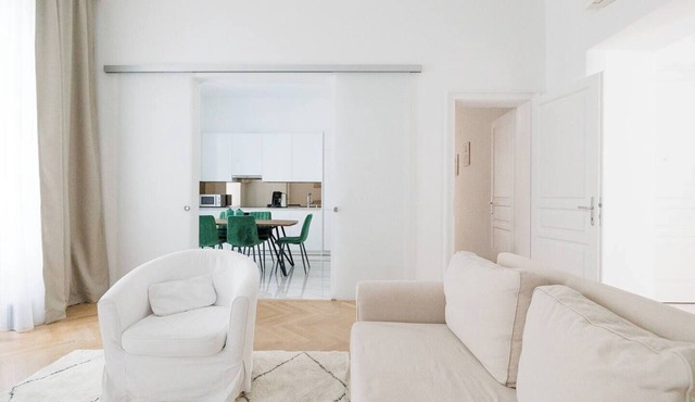 4BR Vienna Gem - Families - 5.5 Baths, Sleeps 14