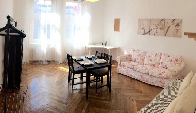 54m2 ideal for rent up to max. 6 months, right next to the U6 underground line