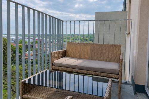 55 m2 Stylish Apartment with Balcony & Free Parking