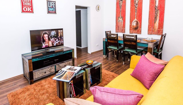 Affordable 2 bedroom with Free Parking and Easy Access to the city center #4of10