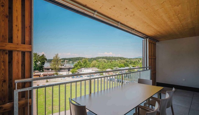 Apartement with lake view