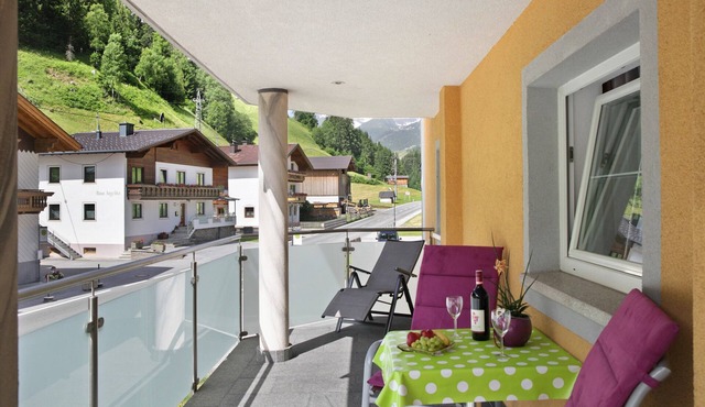 Apartment "Bergglück" with Mountain View, Wi-Fi & Balcony