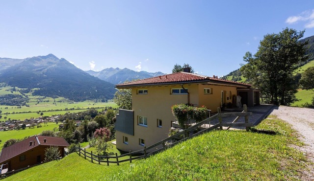 Apartment in Kaprun near Ski Slopes