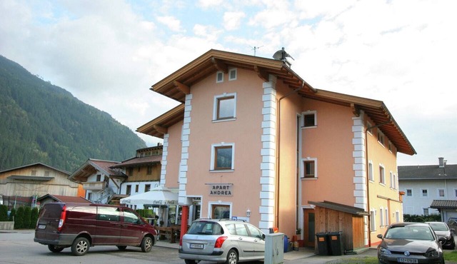 Apartment in Uderns near Ski Lift