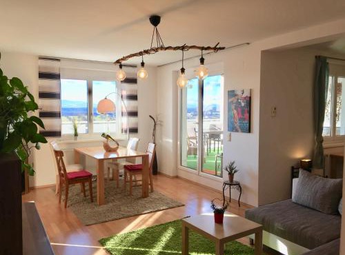 Apartment Panoramablick mit Infrarotkabine auf der großen Terrasse und traumhaften Ausblick
