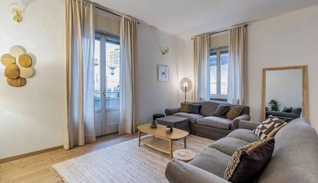 Apartment Raphael - Three Bedroom Villa, Sleeps 8 in Milan
