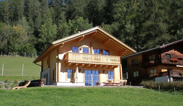 Lovely apartment in villa for 6 people with WIFI, TV, terrace and pets allowed