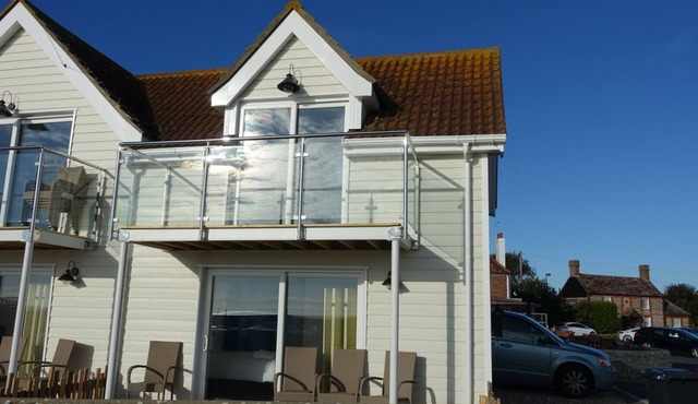 Beautiful Seafront Beach House in Selsey
