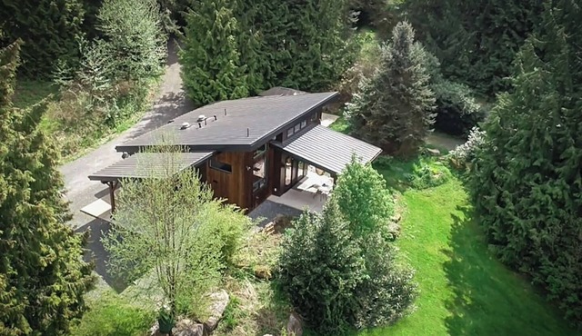 Bellingham Meadows- with hot tub and king size bed in Whatcom County