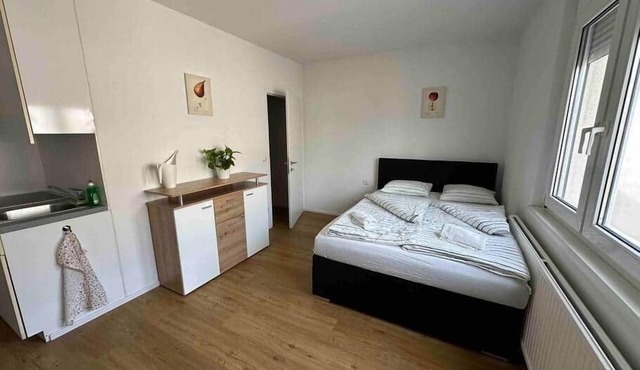 Budget Apartment in Vienna – Bright & Quiet